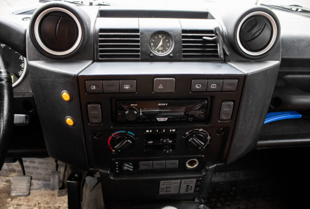 Land Rover Defender 110 SW, 90kW, (2007) - 12