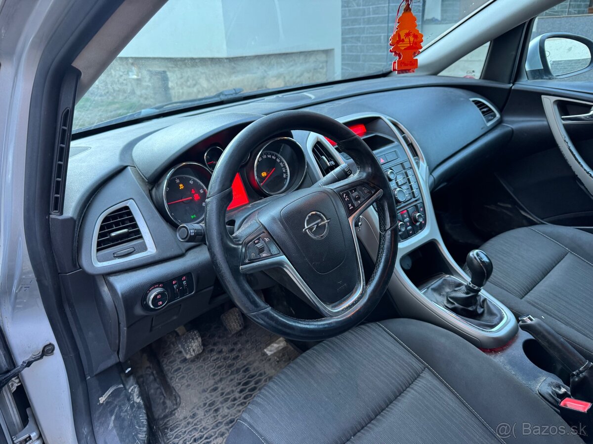 Opel Astra Caravan 1.7cdti 2012 PLNE POJAZDNÉ - 12