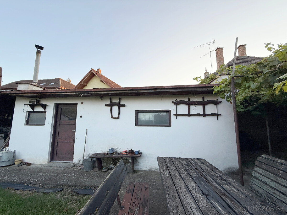 Príjemný dom pri centre Senca s garážou - 12