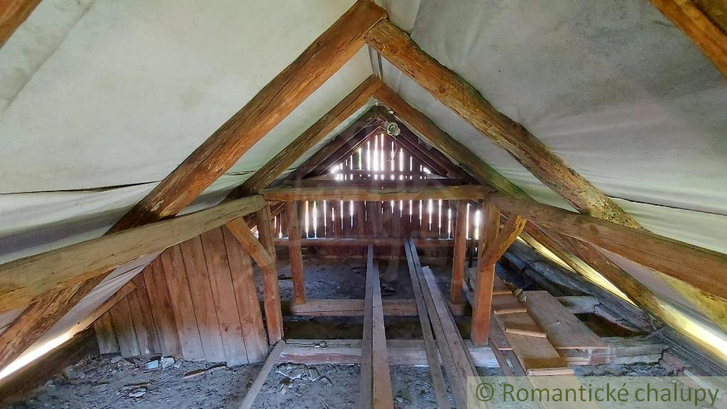 Malý domček pod lesom v mestečku Brezová pod Bradlom okr. - 12