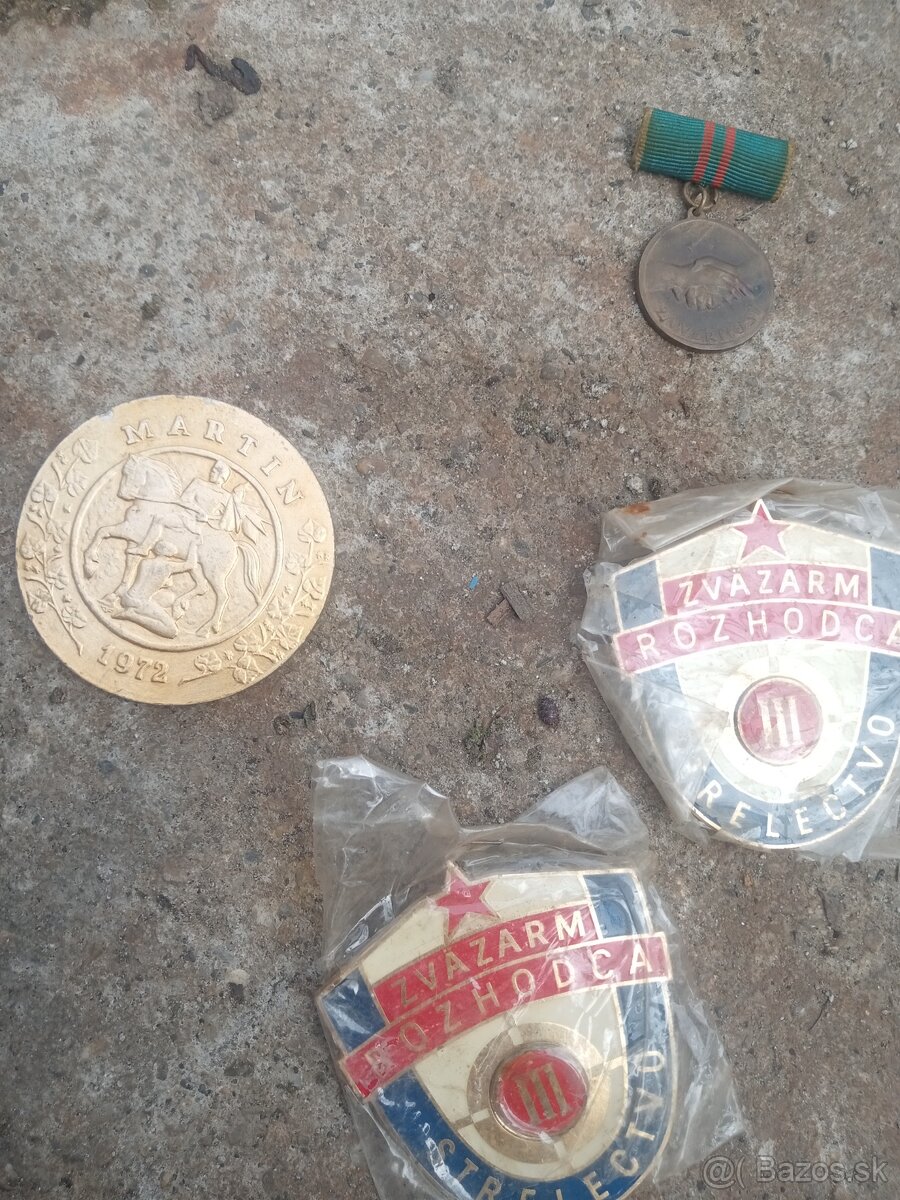 Odznaky popolníky plechové krabice - 12