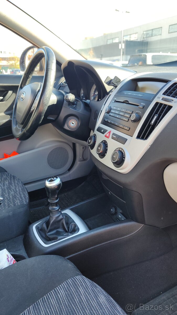 Kia ProCeed 1.4, nová STK a EK, 186 000 km - 12