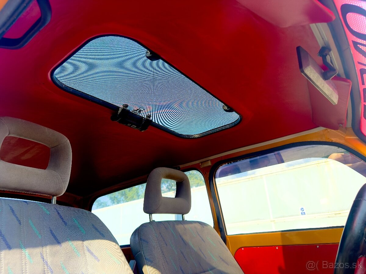 Predám TRABANT 601 Combi cena 3.100 € - 12