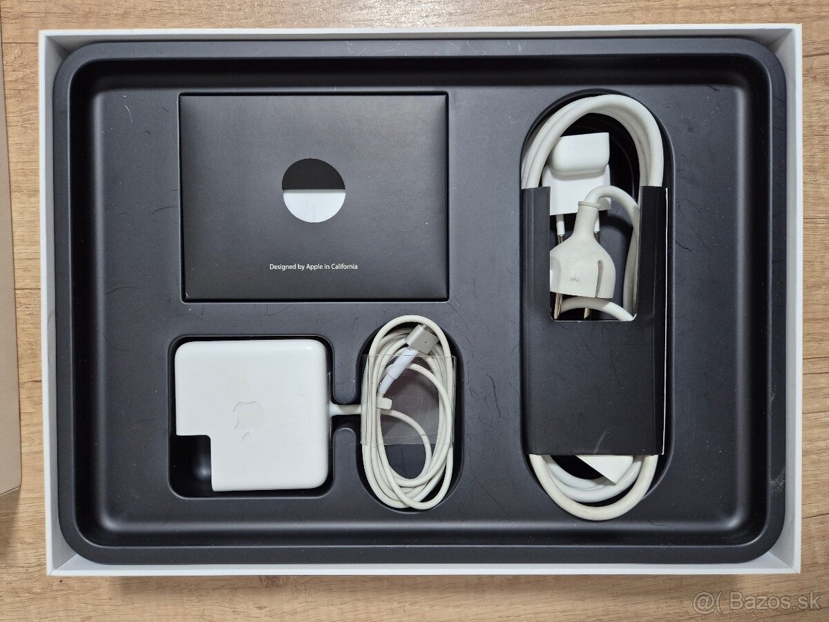 MacBook Pro (13-inch, 2015) /Intel Core i5/8GB RAM/512GB SSD - 12