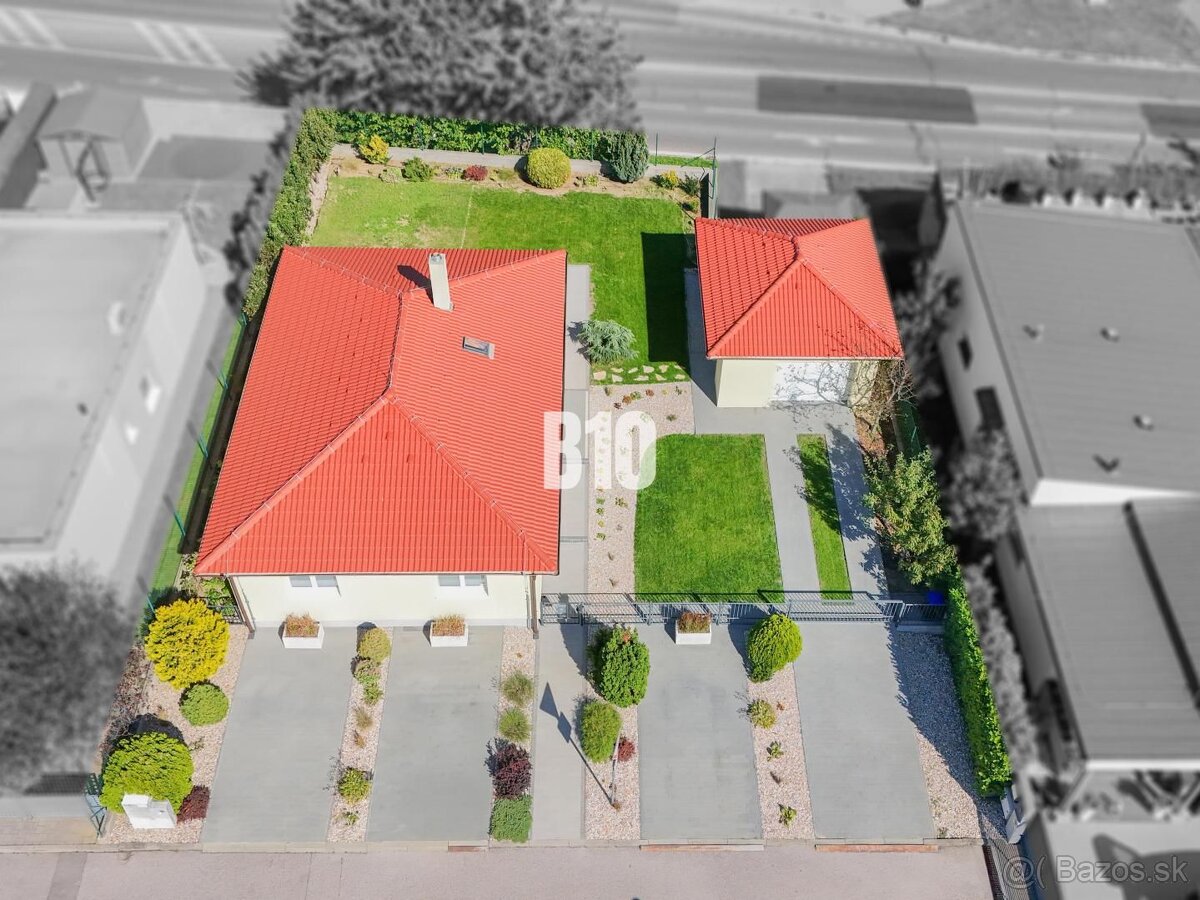 Rodinný dom v Meste na BÝVANIE alebo PODNIKANIE - 12