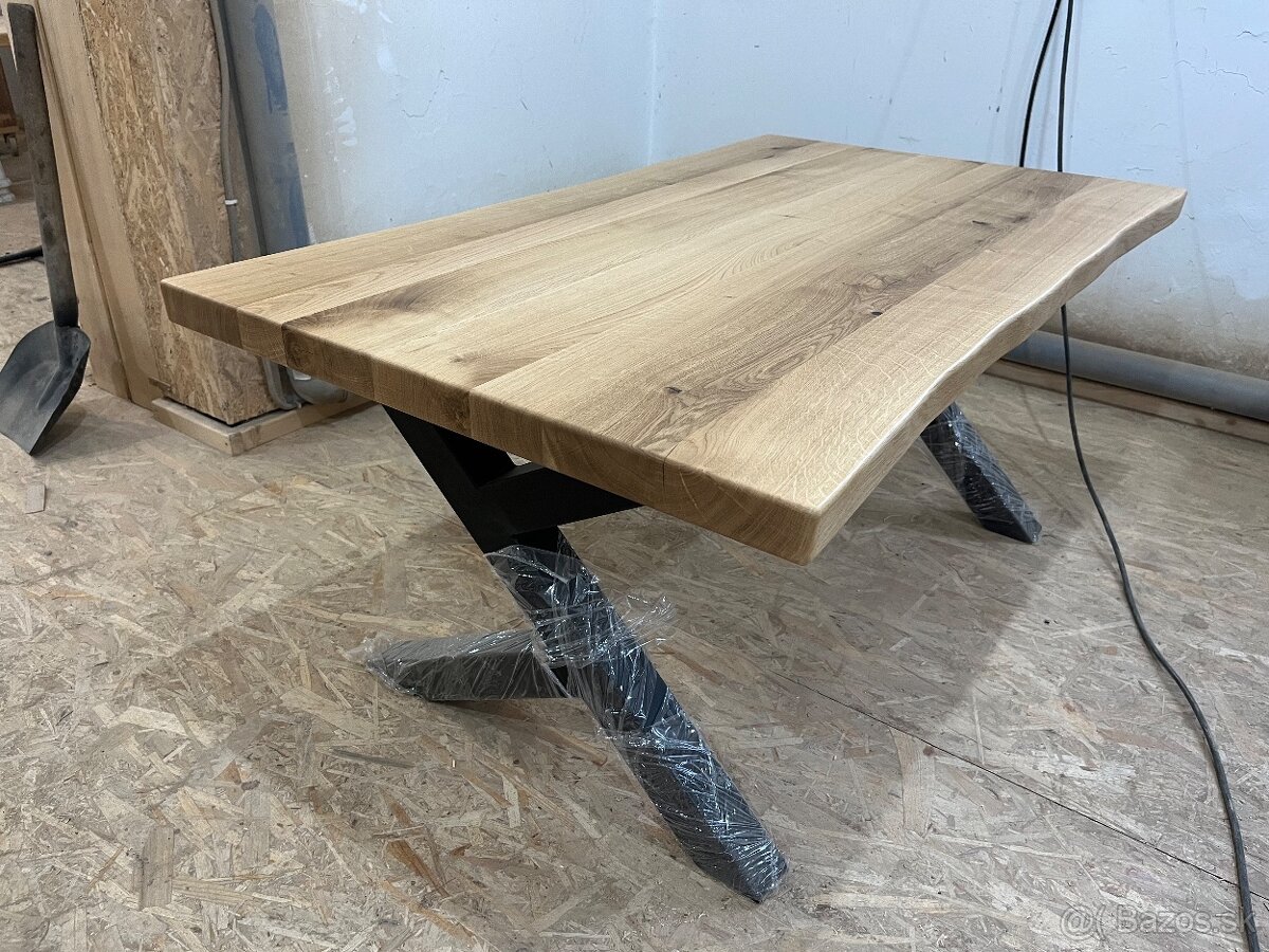 Masívny jedálenský stôl s prírodnou hranou - 12