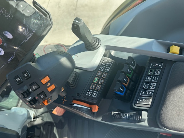 Valtra T235 VERSU UNLIMITED možný odpočet Dph - 12