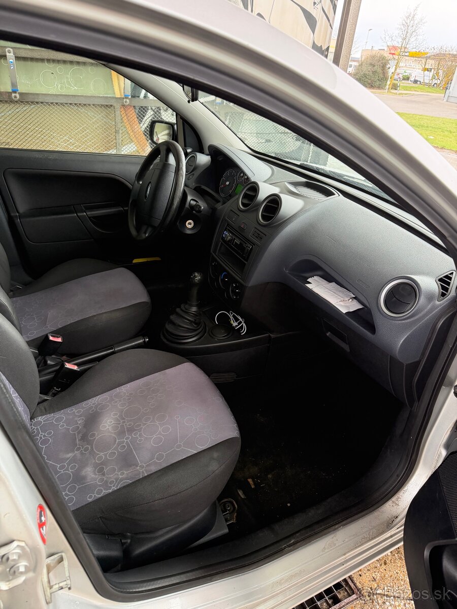 Ford fiesta 1.4 - Nafta - 12