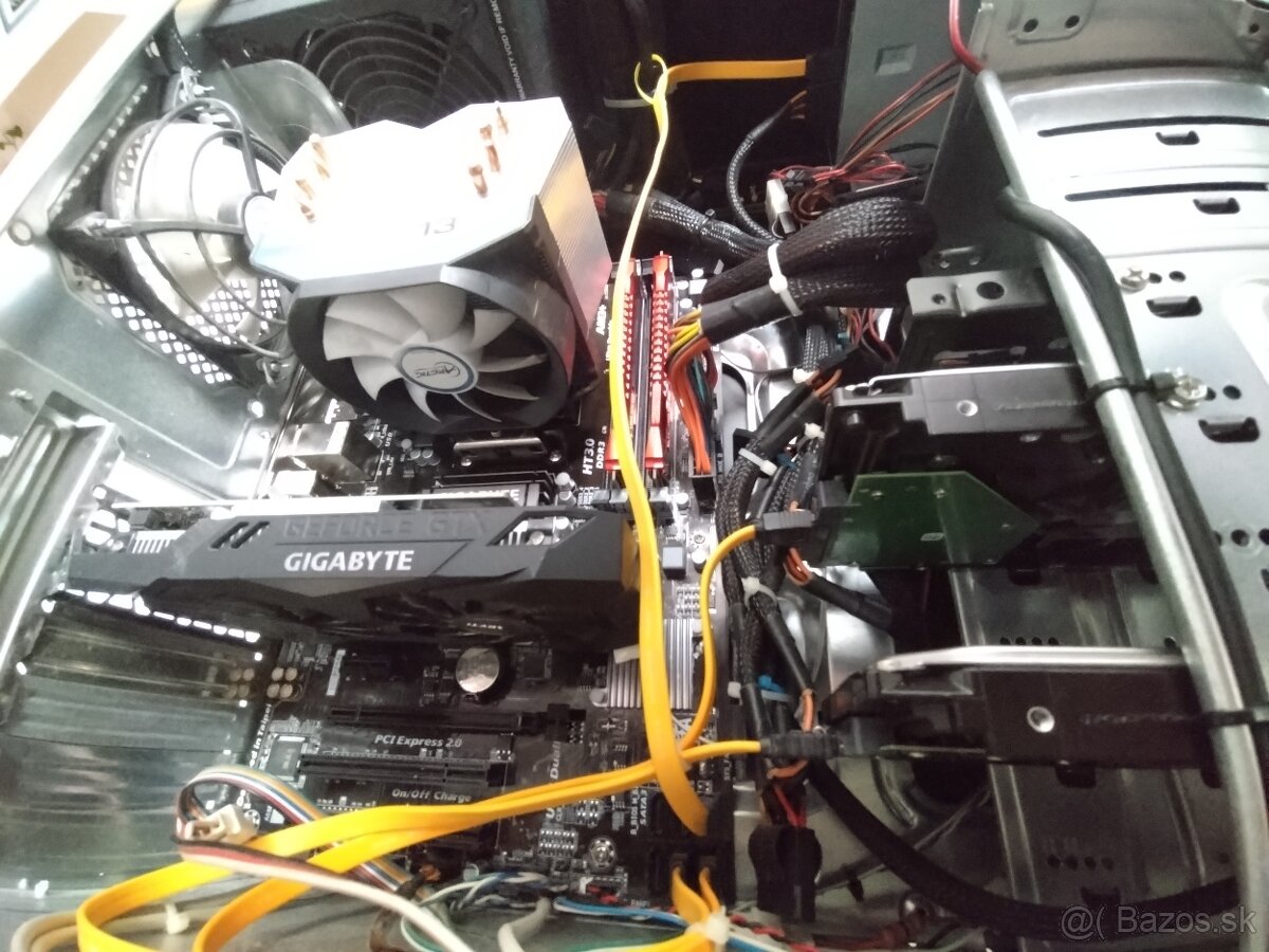 Počítač (stolový) - 12