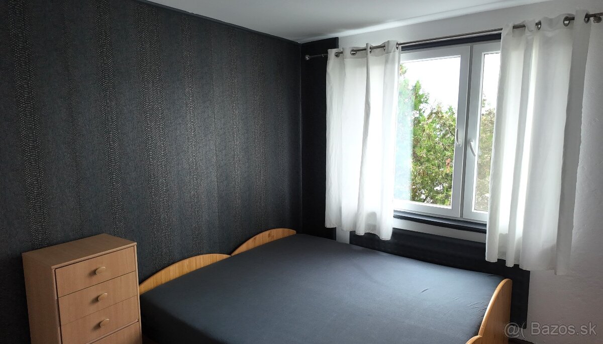 Zariadený 3i byt v kľudnom okolí - 12