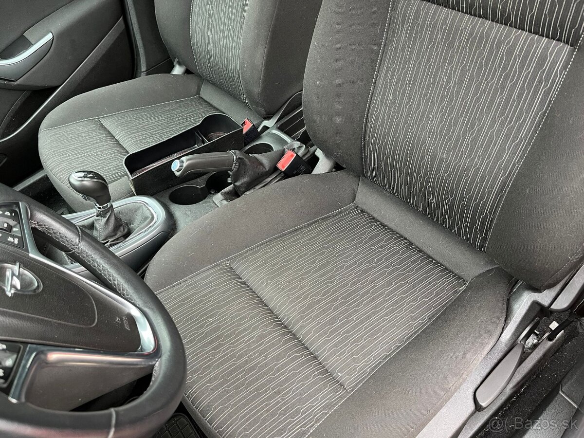 Opel Astra Notchback - 12