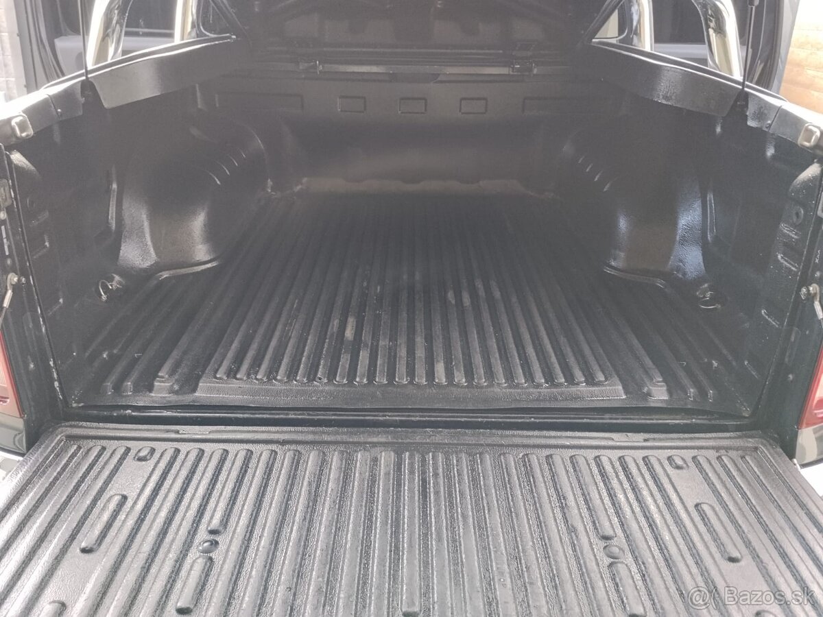 Volkswagen Amarok - 12