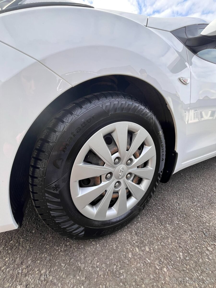 Hyundai i30 II facelift 1.6 CRDi Combi - 12