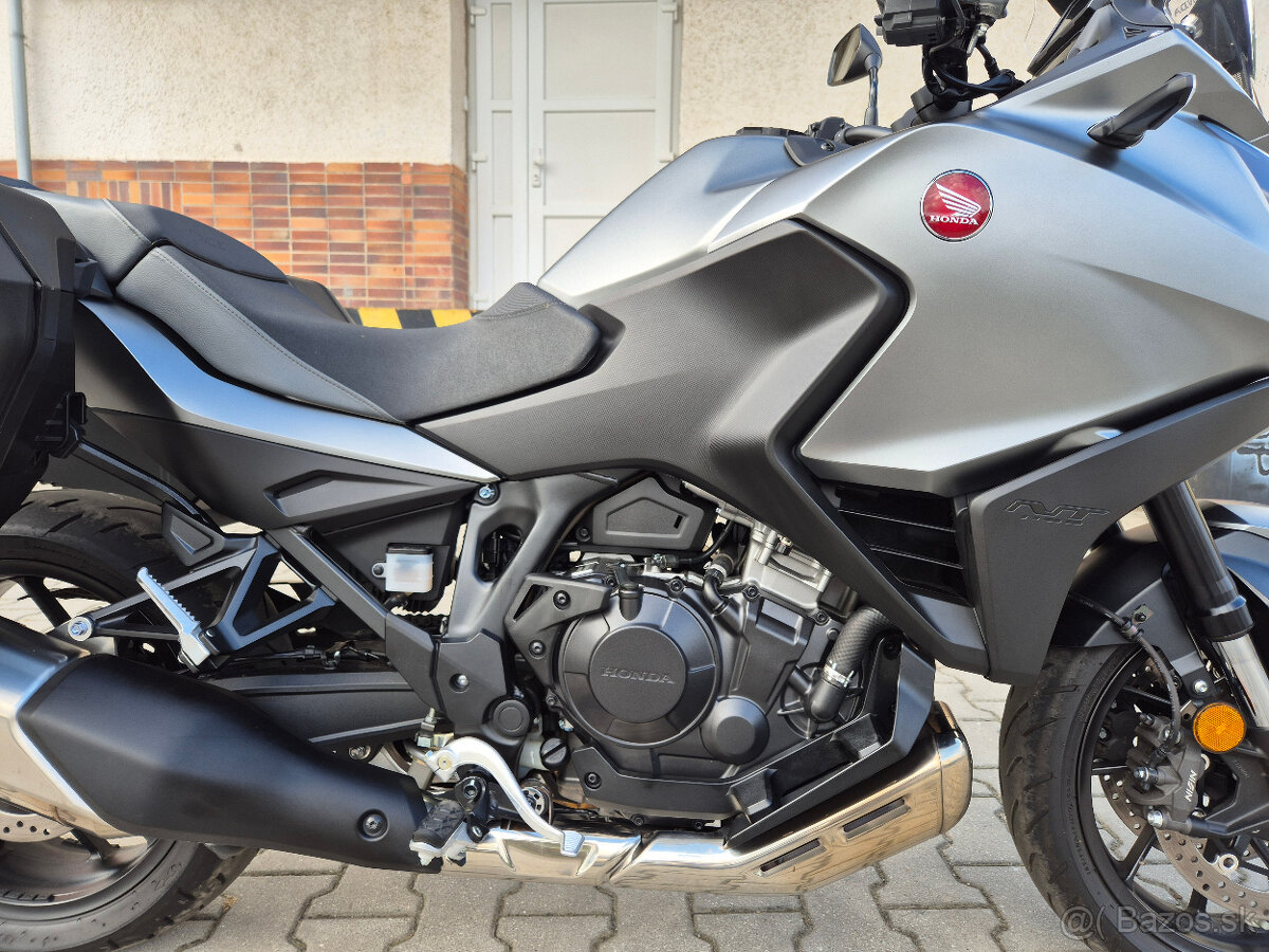 Prodám Honda NT1100 , r. v. 2024, ABS, TC, ČR, 3507km - 12