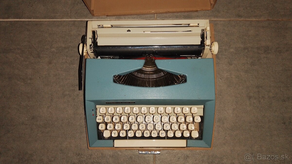 Starožitný písací stroj Maritsa 13 / SK - 12