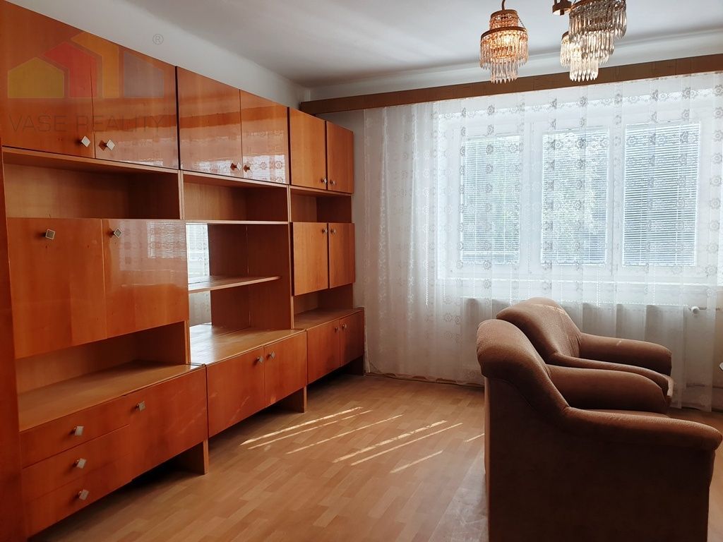 Na predaj podpivničený 2-podlažný tehlový rodinný dom o r - 12