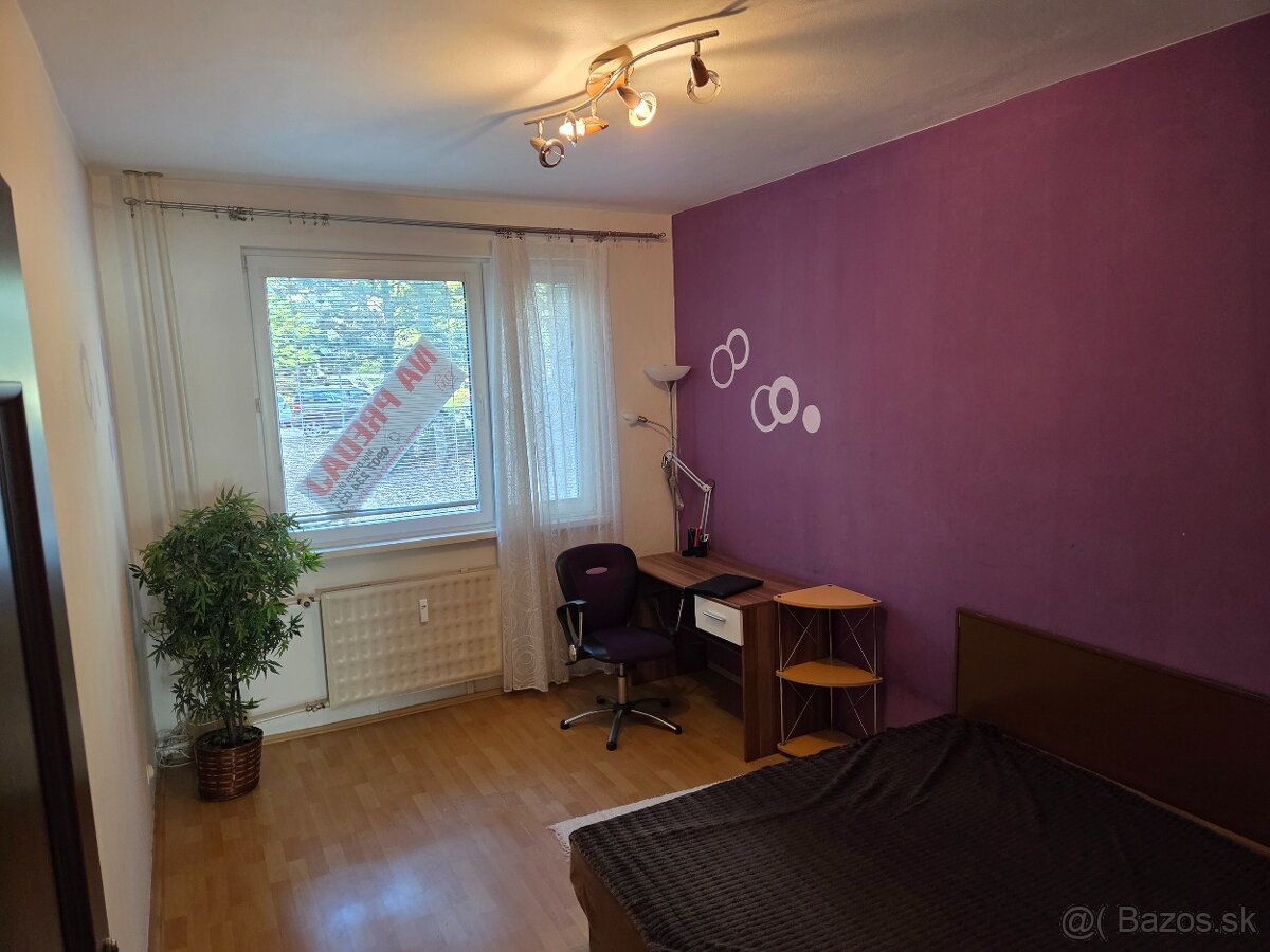 Priestranný zrekonštruovaný päťizbový byt v Banskej Bystrici - 12