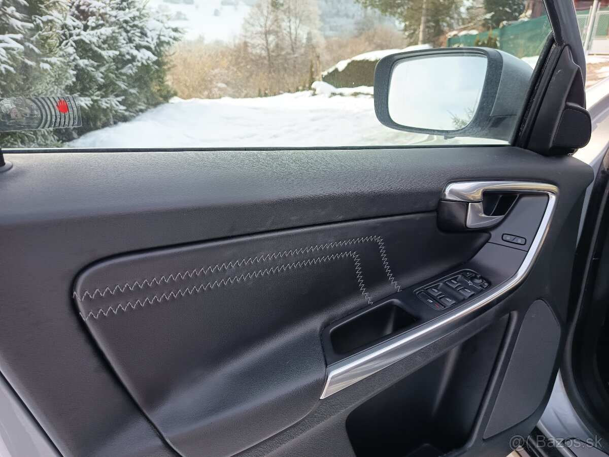 Volvo XC60 120kw Automat AWD (4X4) OCEAN RACE - 12