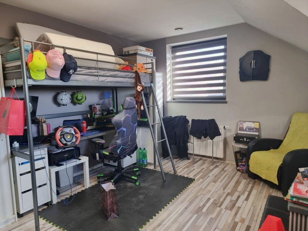 Exkluzívne na predaj RD s bazénom, garážou - 12