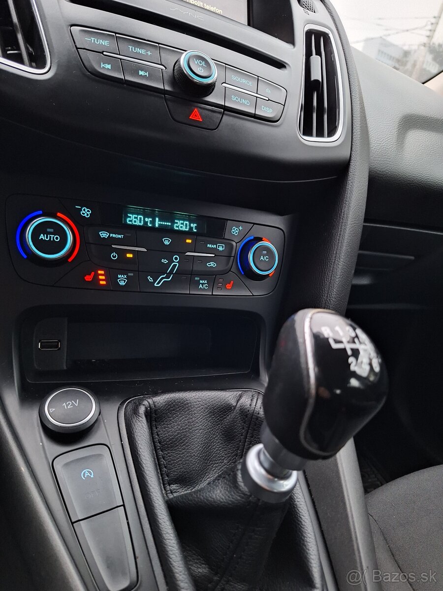 Predám Ford Focus Kombi Titanium - 12