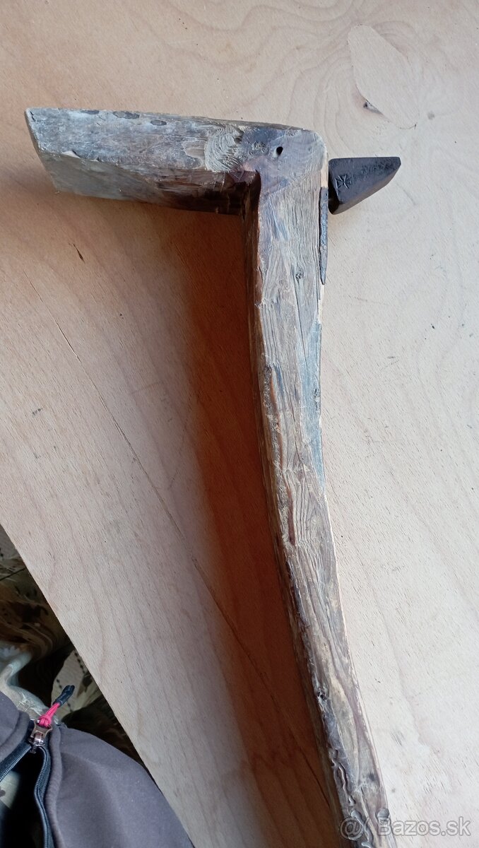 Starožitný naklepávač na kosu - 12