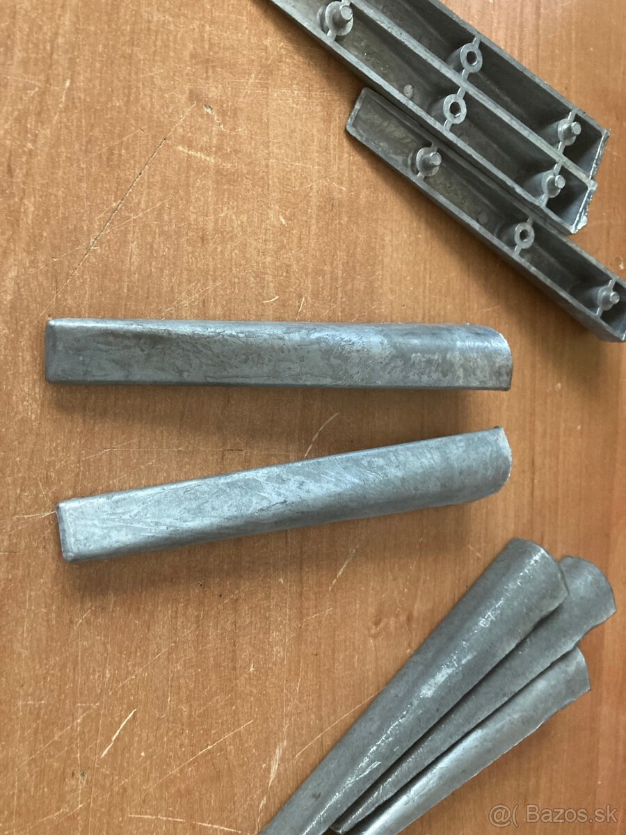 Uaz 469 zadný blatník - opravnú časť predám - 12