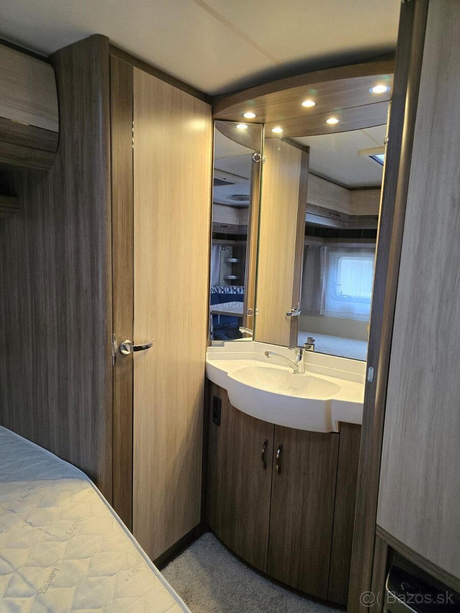 HOBBY Deluxe KMFE - dvojnápravový karavan - 12