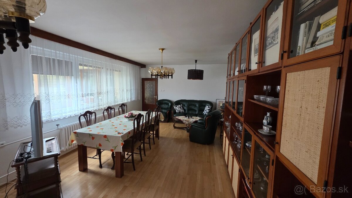 Priestranný rodinný dom s garážou, Senica - 12