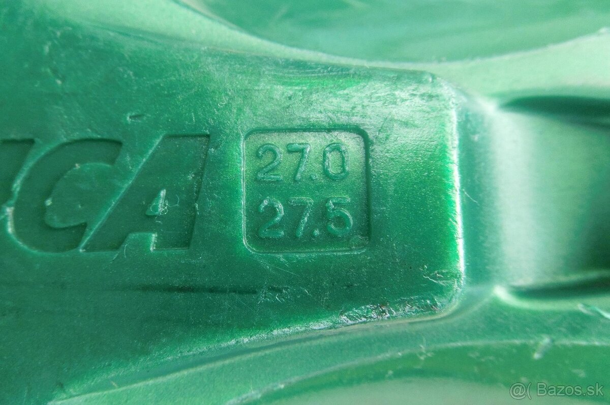 Lyžiarky Nordica a Lowa . - 12