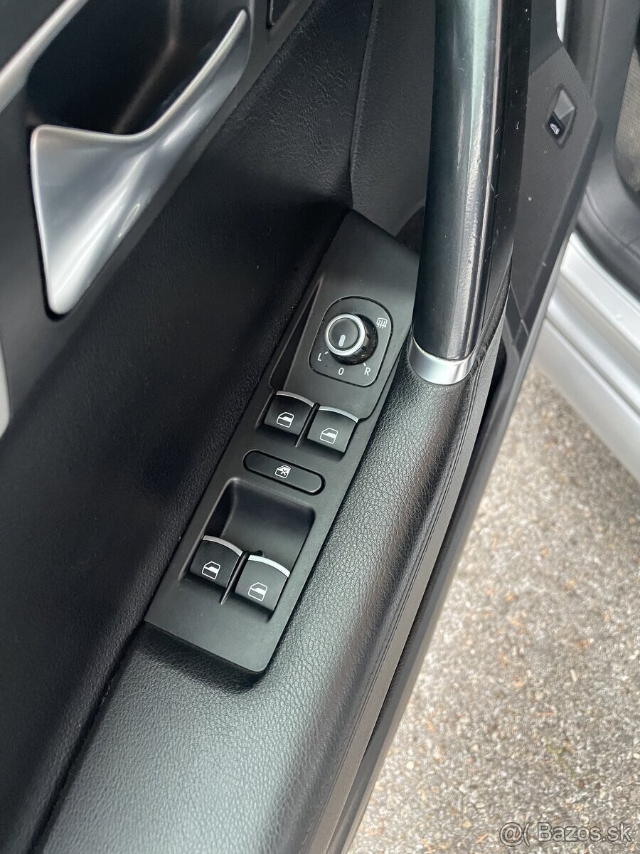 Volkswagen Passat B7 Combi 2.0 TDI 103kW Highline - 12