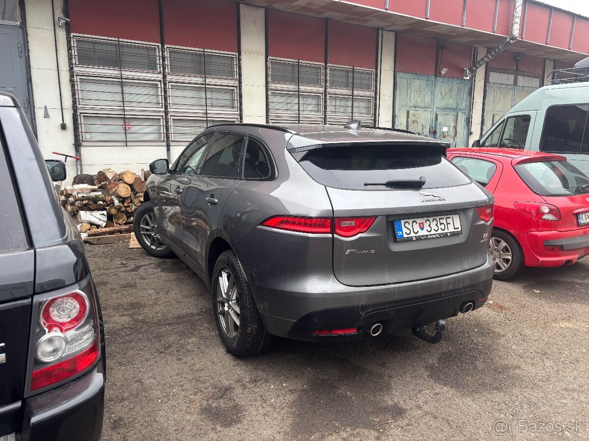 Jaguár F-Pace 3.0 TDV6 - 12