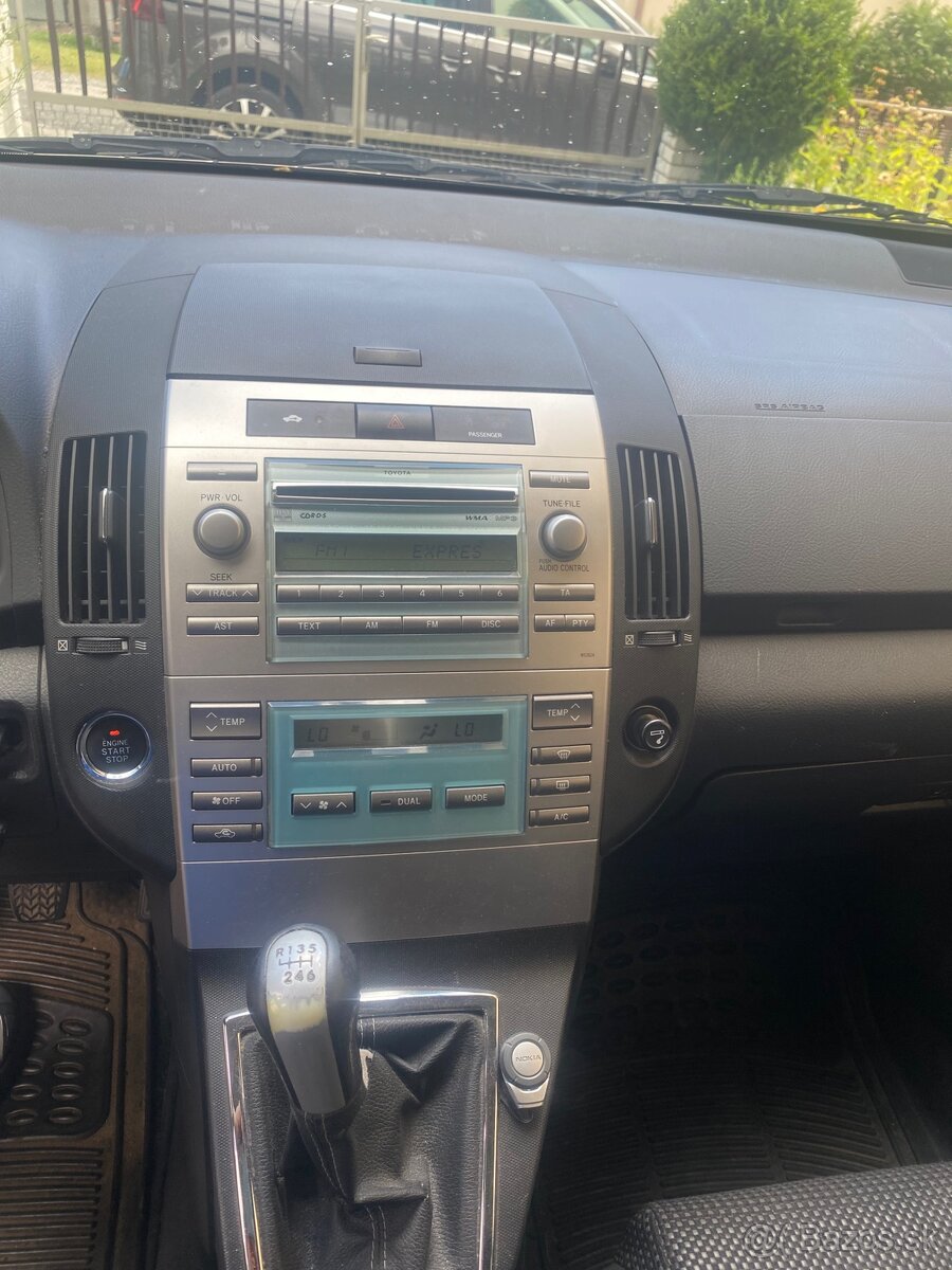 Toyota Corolla Verso - 12