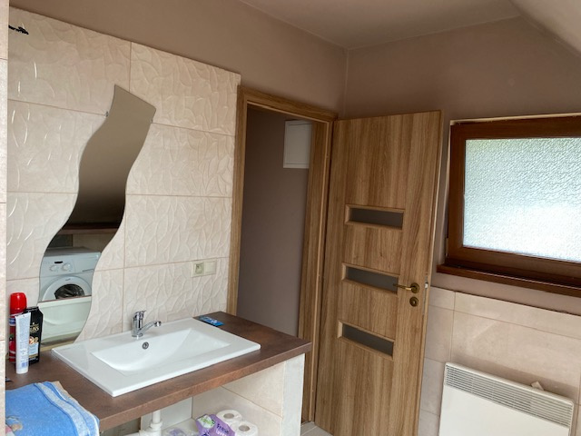 Bývanie v domčeku neďaleko B. Bystrice? Nech sa páči ... - 12