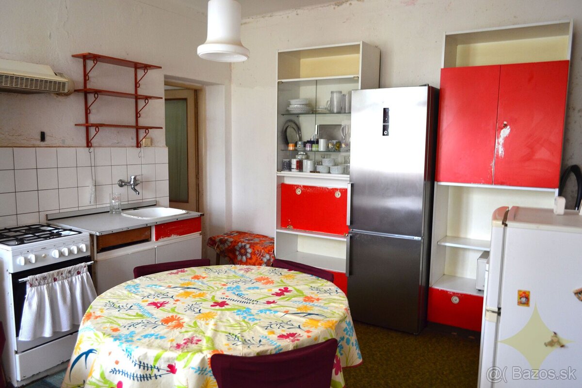 Čiastočne zrekonštruovaný prízemný rodinný dom so slnečným p - 12