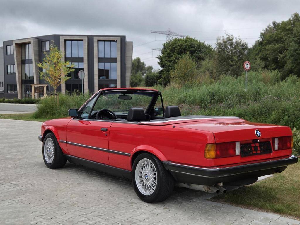 BMW 3-série Cabrio 320i (E30) z roku 1990 - 12