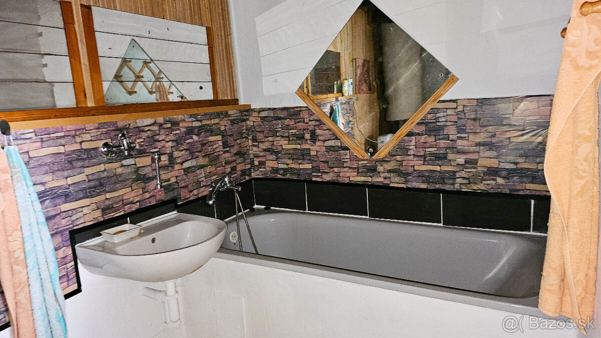 Rodinný dom v obci Chmiňany, s veľkou záhradou na predaj - 12