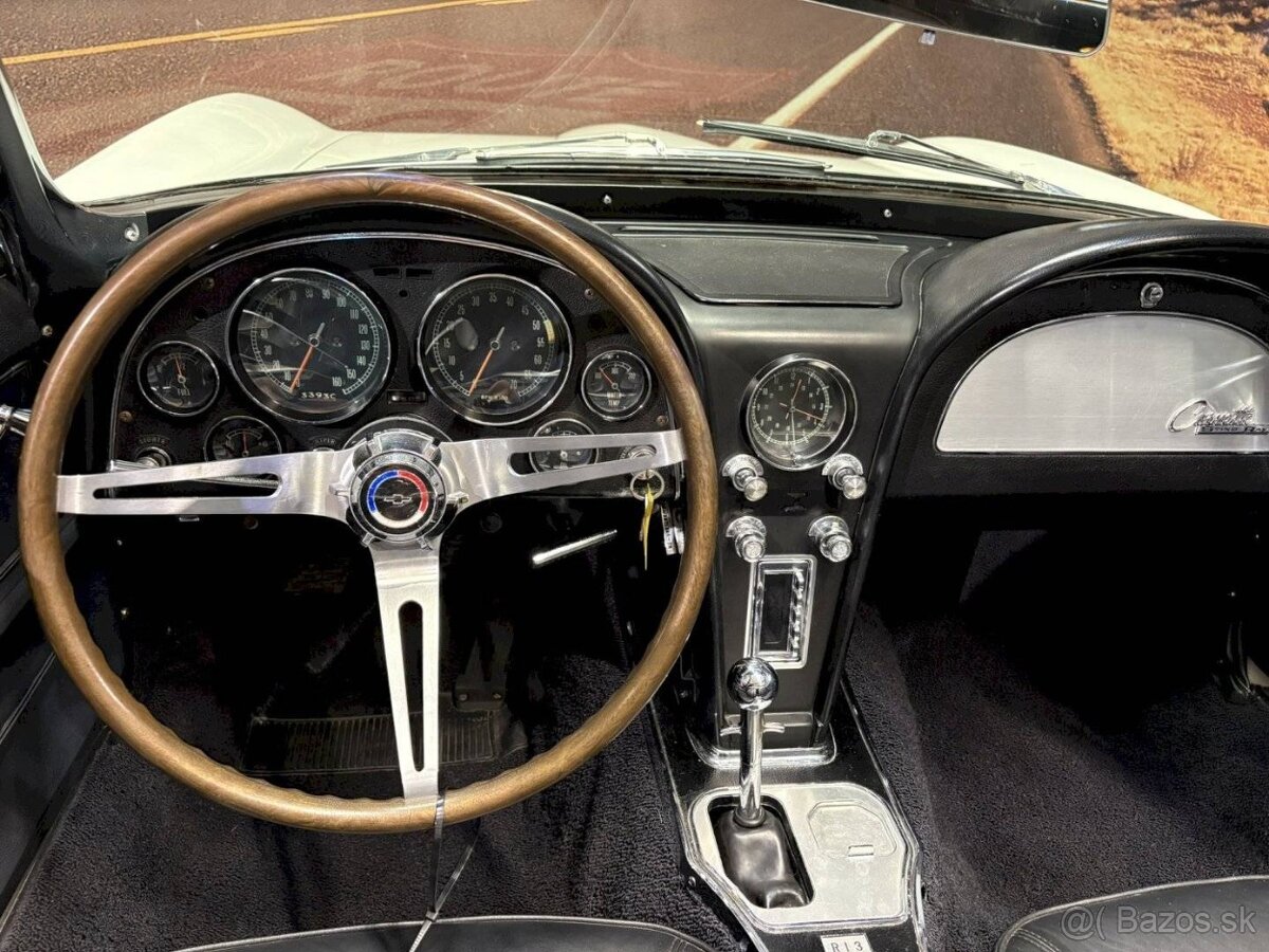 Chevrolet Corvette C2 Convertible z roku 1965. - 12