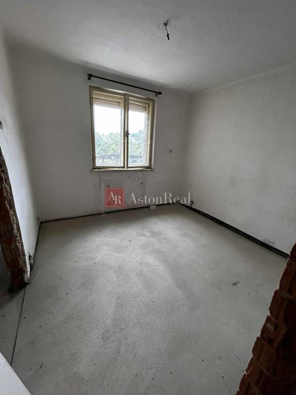 Dvojpodlažný Rodinný Dom na pozemku 786 m2 - Chyžné - 12