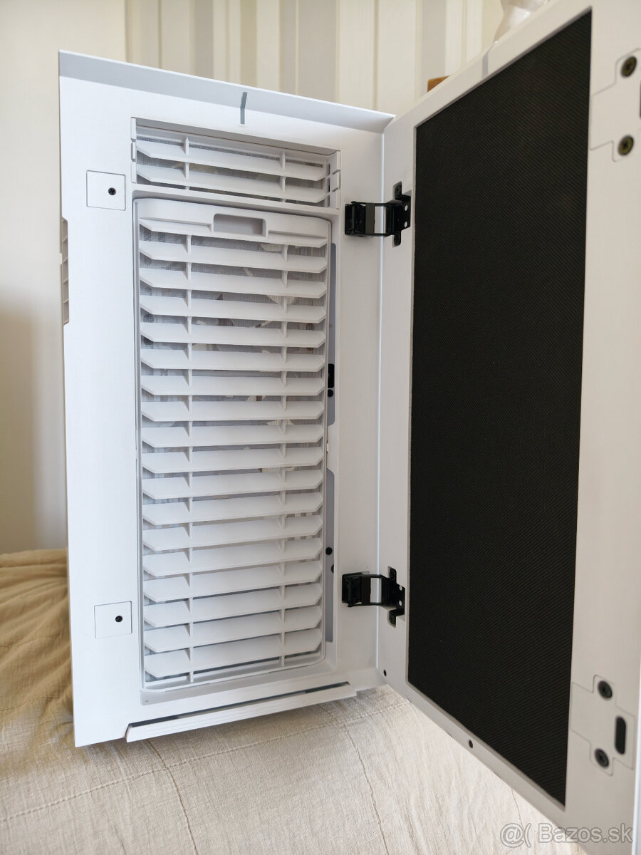 Predám PC skrinku Fractal Design Define 7 White TG - 12