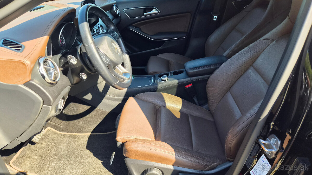 Mercedes-Benz GLA 180 Entry A/T - 12