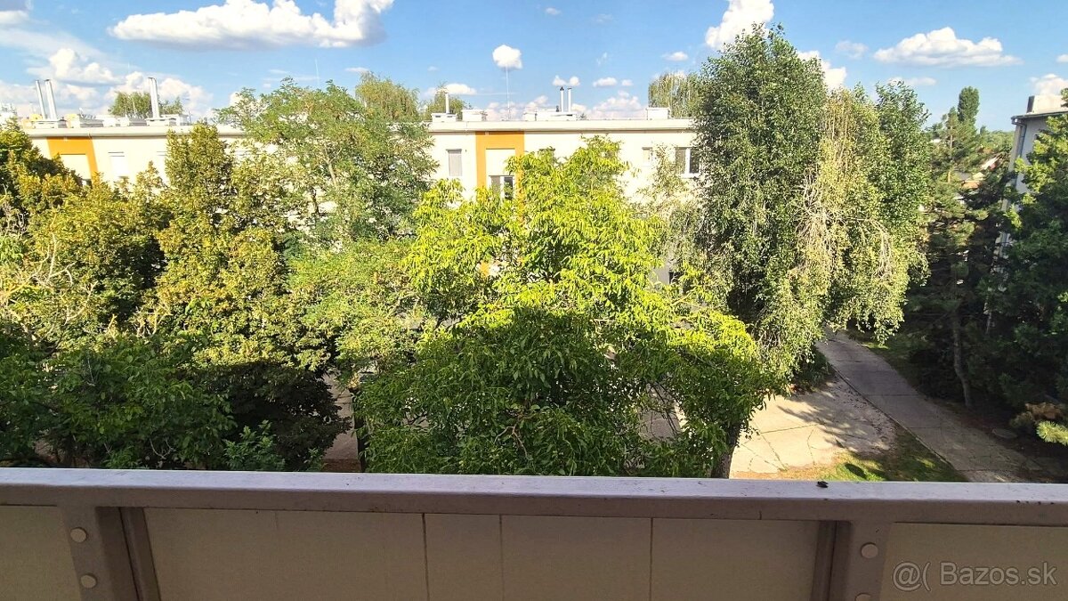 Na prenájom zariadený svojpomocný byt /93m2/ s garážou, KN - 12