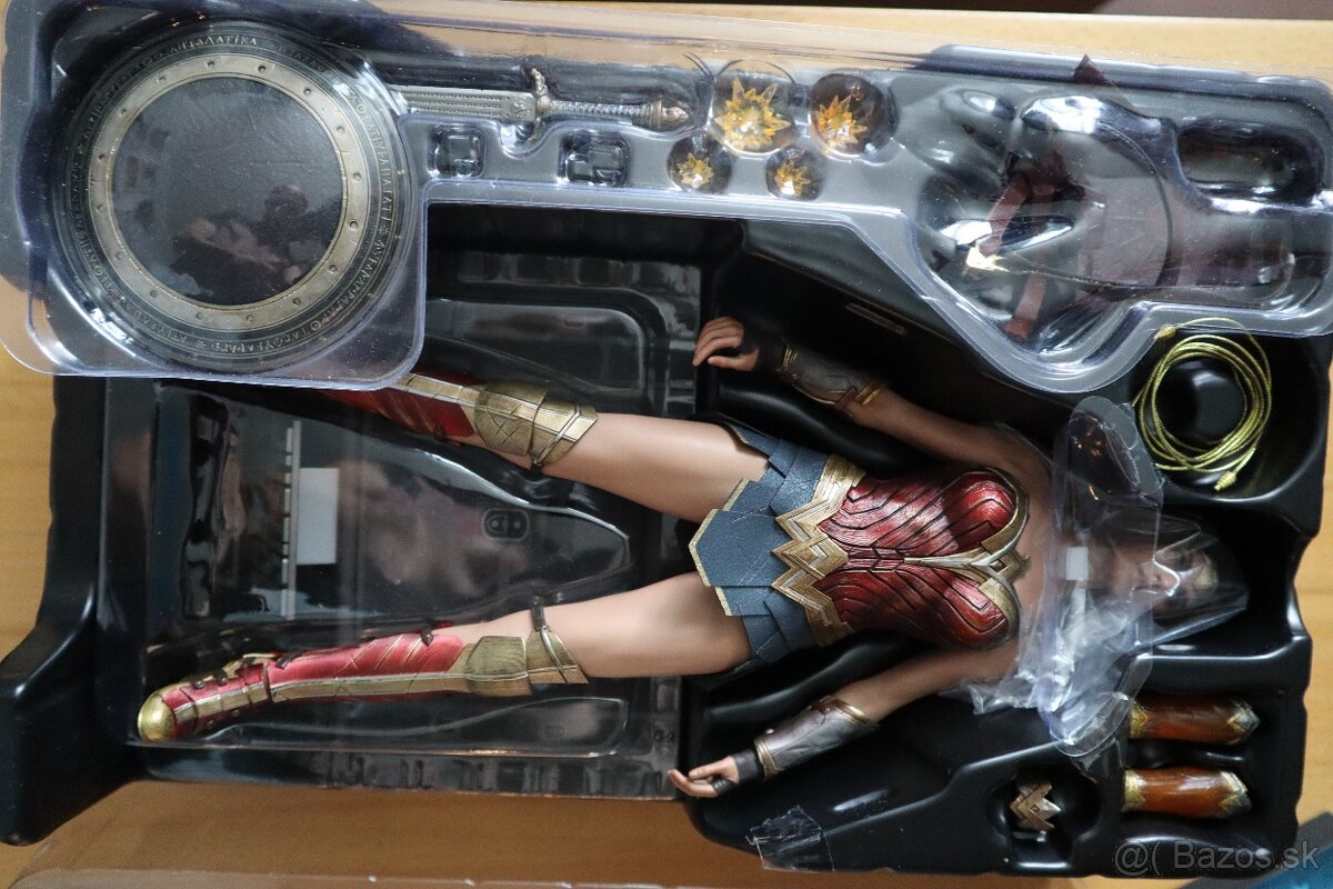 Figúrka Hot Toys Wonder Woman (Justice League Deluxe) - 12