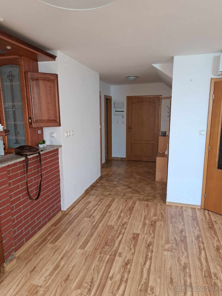 DOM SO 4 BYTOVÝMI JEDNOTKAMI | HOLUBYHO - 12