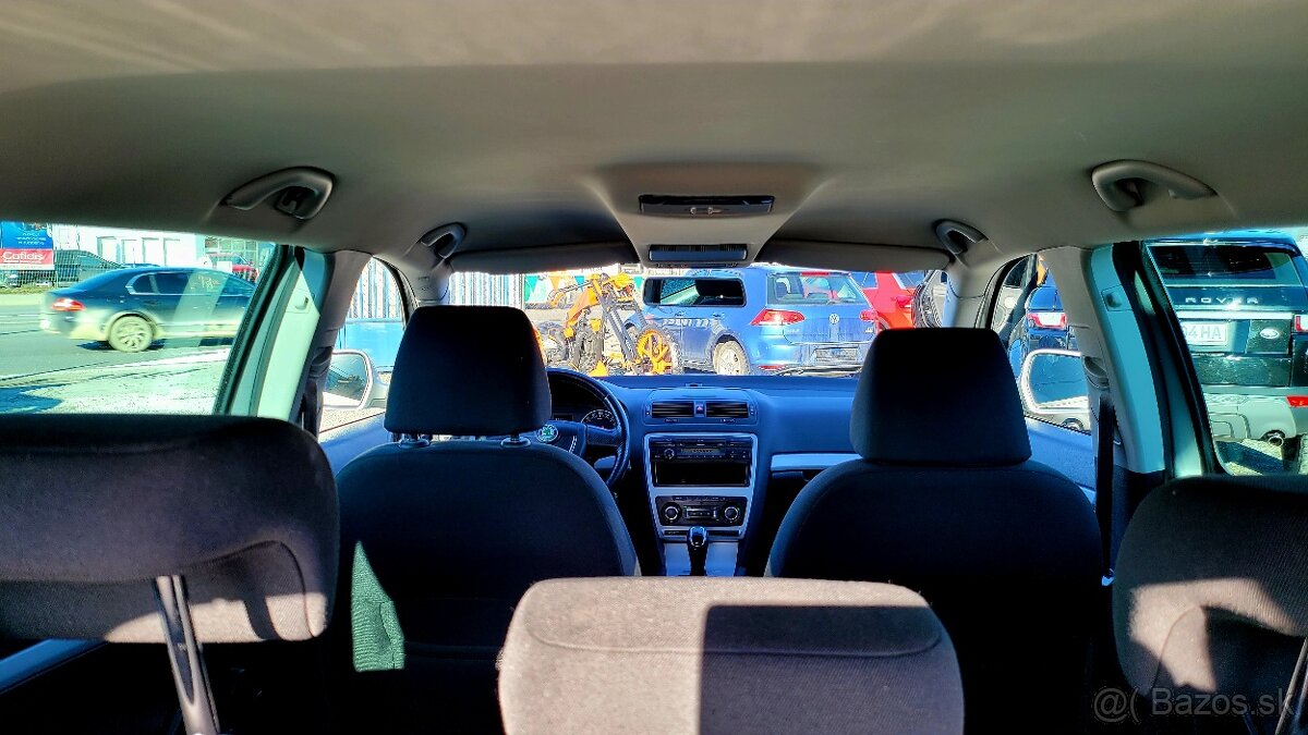 Škoda Octavia Combi 1.6 MPi Tour benzín - 12