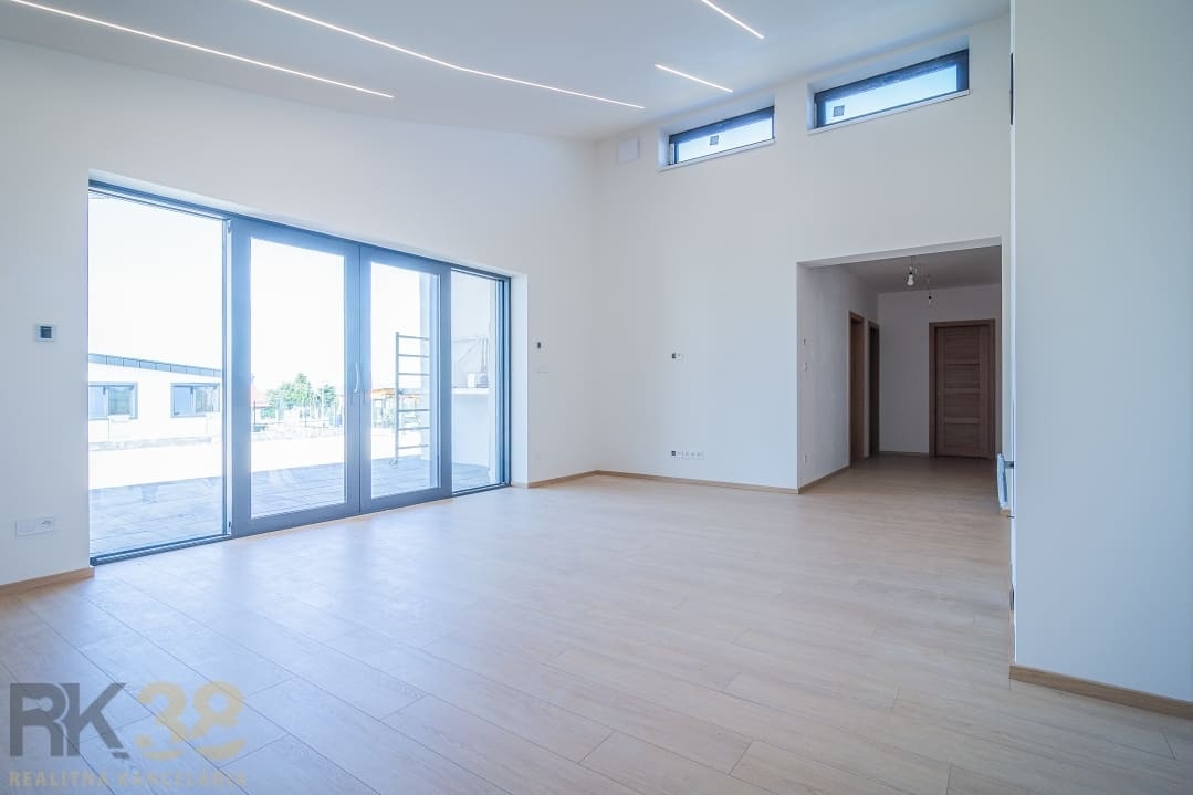 Nadčasové rodinné domy v skvelej lokalite pod Tatrami - 12