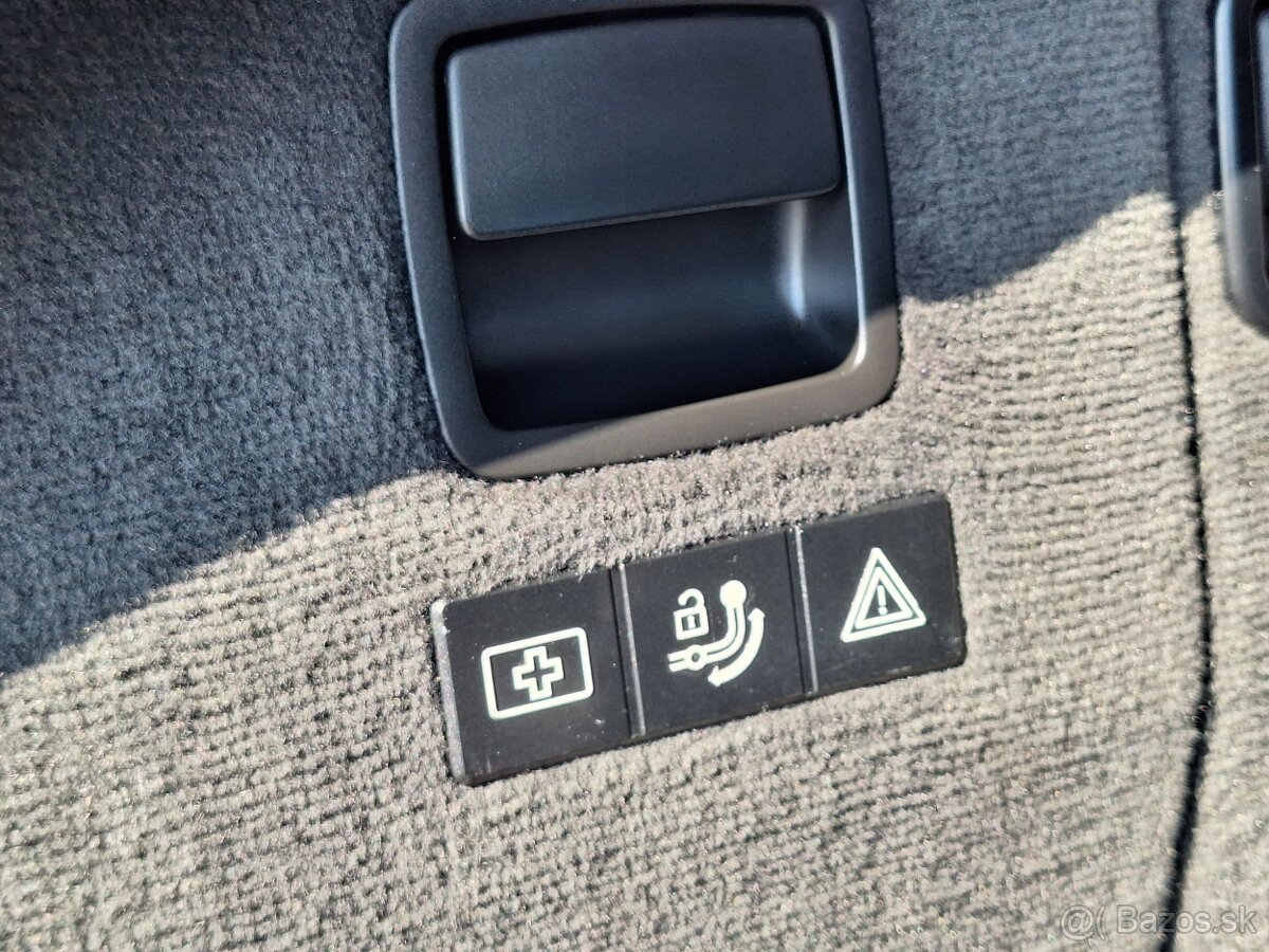 BMW 320d SPORT 135kW 4x4 WEBASTO - 12