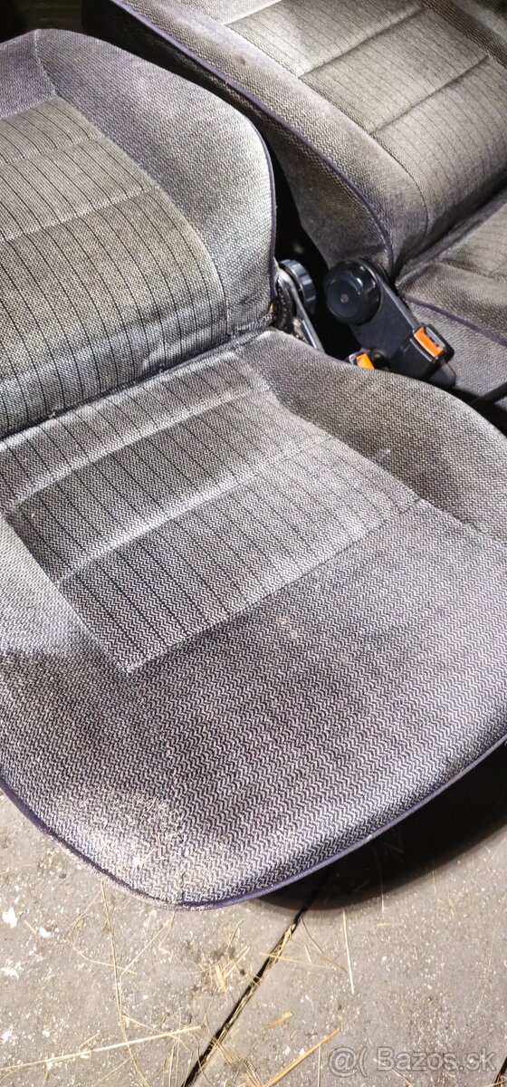 Sedačky + tapacíre jetta mk2 - 12