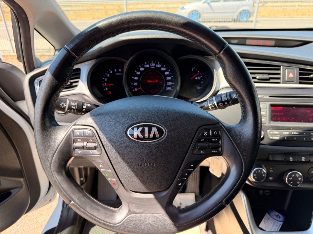 Kia Cee´d 1.6 CRDi VGT Gold - 12