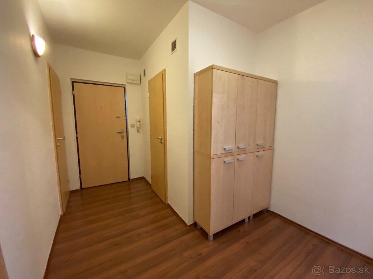 Dvojizbový byt s balkónom vo Zvolene na prenájom - 12