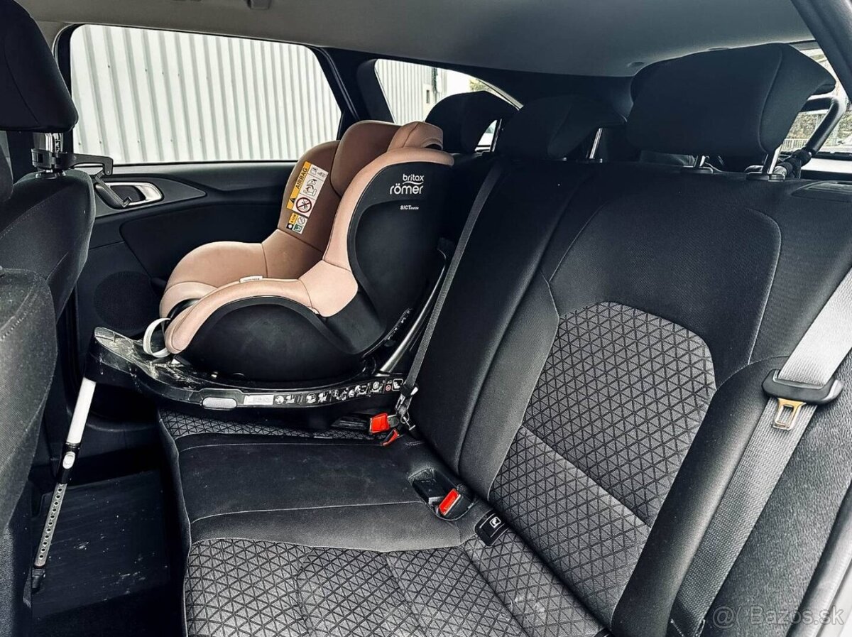 Kia Ceed SW 1.5 T-GDi Silver A/T - 12